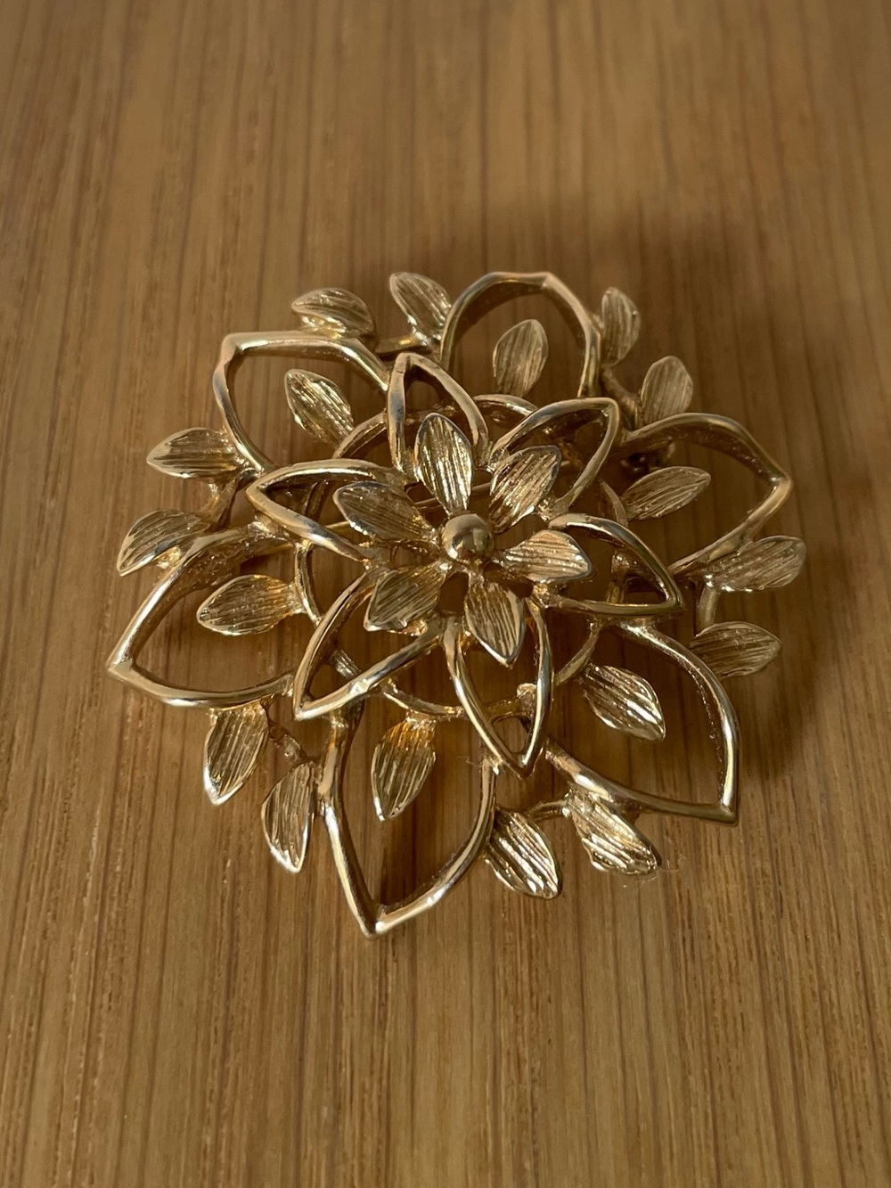Vintage Midcentury Sarah Coventry Signed Petra Lure Gold Floral Layered Brooch